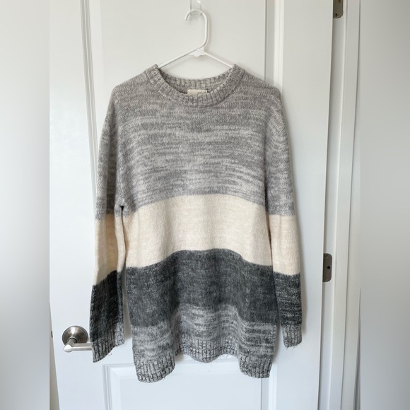 Universal Thread Grey/Cream Color Block Sweater - Picture 1 of 5